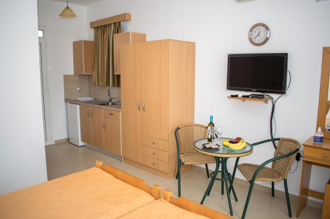 Red Hibiscus Stegna Guest House Archangelos  Exterior photo