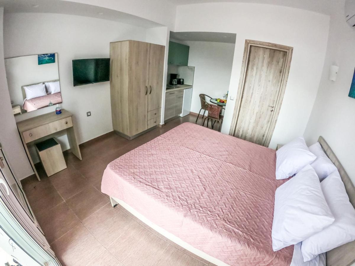 Red Hibiscus Stegna Guest House Archangelos  Exterior photo