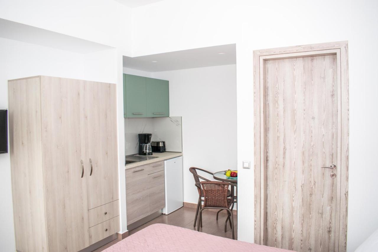 Red Hibiscus Stegna Guest House Archangelos  Exterior photo